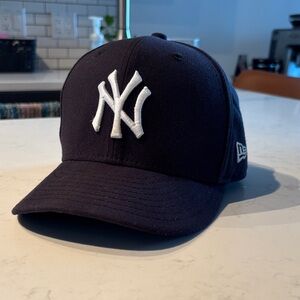 New Era NY Yankees Dark Blue Cap with White Logo